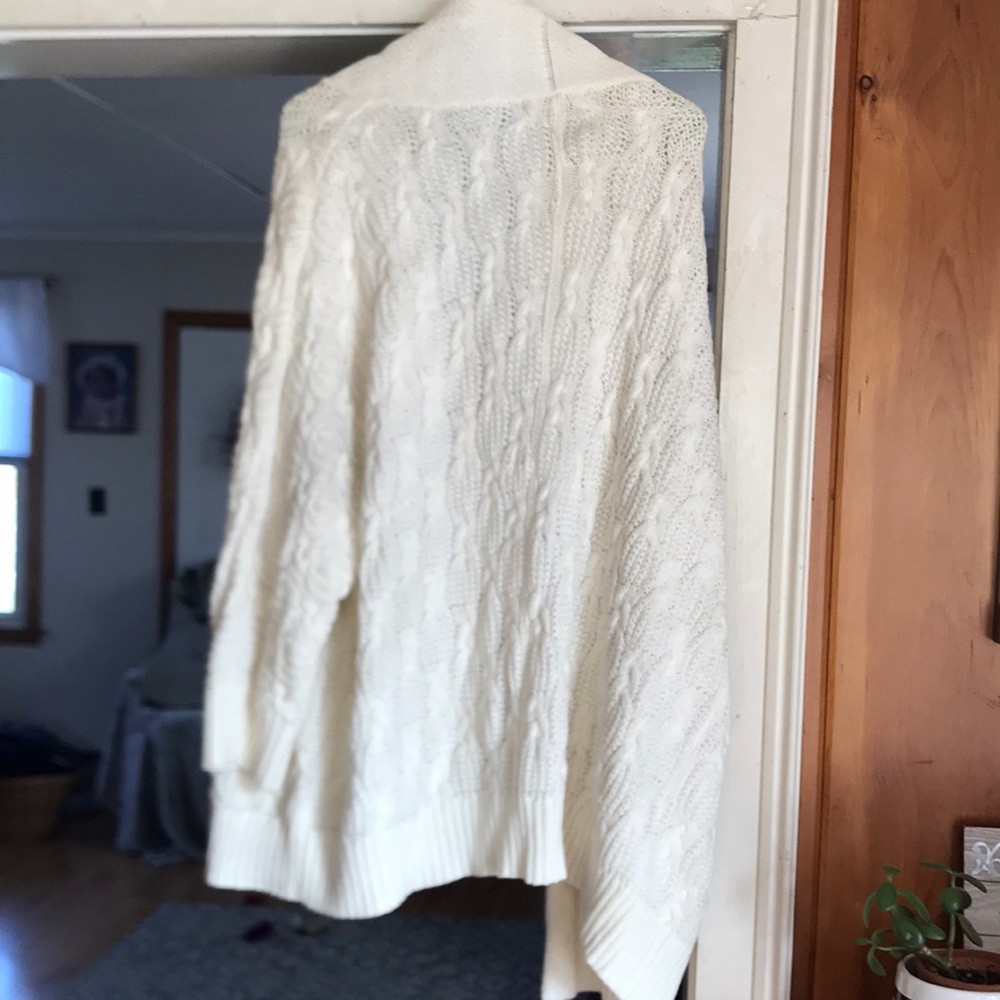 White long sleeve cable knit sweater